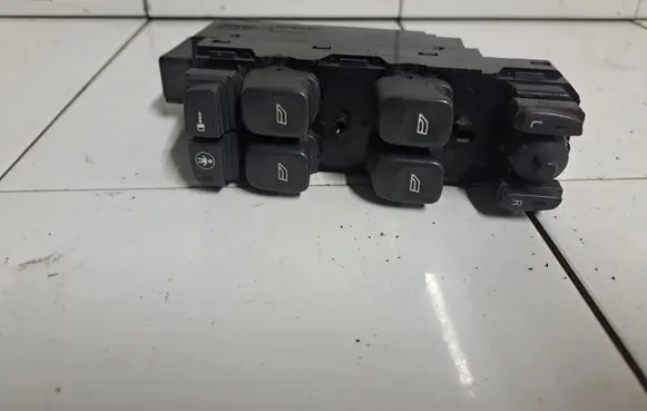 Volvo S80 Electric window control switch 8682949