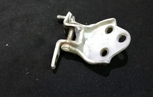 Mitsubishi Montero Front door upper hinge