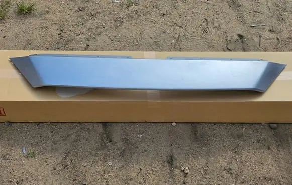 Mazda 6 Front bumper upper radiator grill GSH7507E1