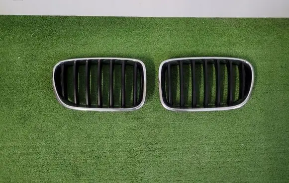 BMW X3 F25 Front bumper upper radiator grill 7210726