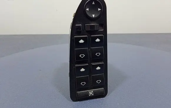 BMW 5 E39 Electric window control switch 8368985