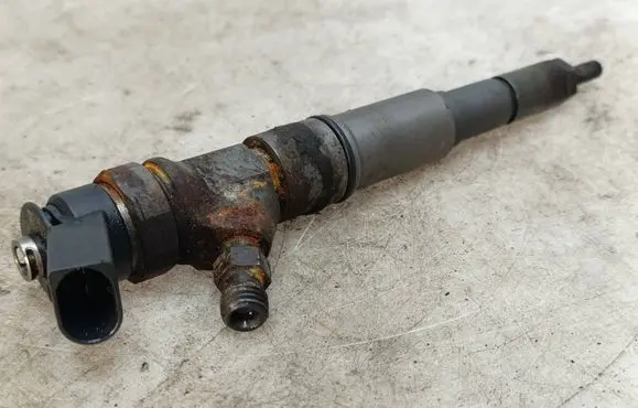 BMW 3 E90 E91 Fuel injector 7793836 0445110216