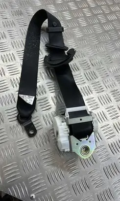 BMW X3 E83 Front seatbelt 33017492