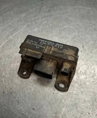 Mercedes-Benz C W203 Glow plug pre-heat relay A6461536579