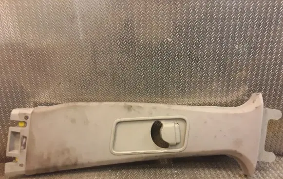 Land Rover Discovery 3 - LR3 (B) pillar trim (bottom) EMB500271