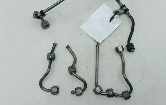 Fuel injector supply line/pipe
