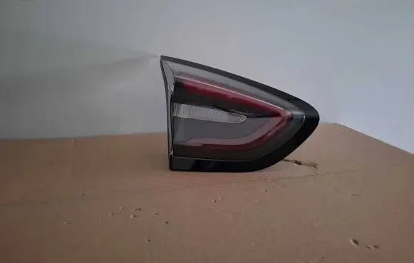 Tailgate rear/tail lights