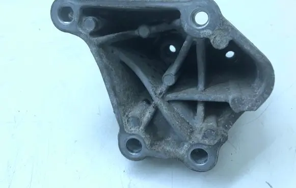 Chrysler 300 - 300C Engine mounting bracket 045781818