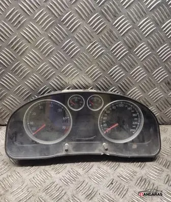 Volkswagen PASSAT B5.5 Speedometer (instrument cluster) 3b0920805