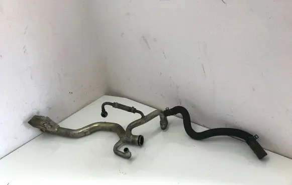 Engine coolant pipe/hose