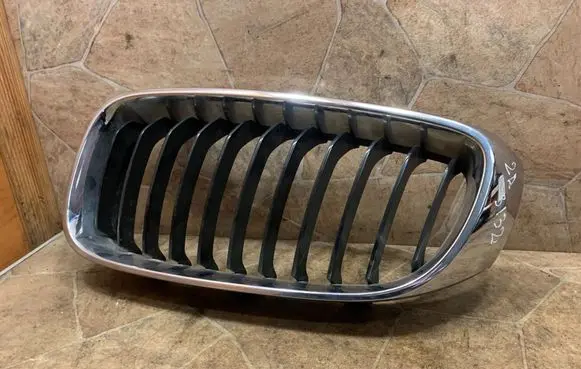 BMW 3 GT F34 Front bumper upper radiator grill 7294803