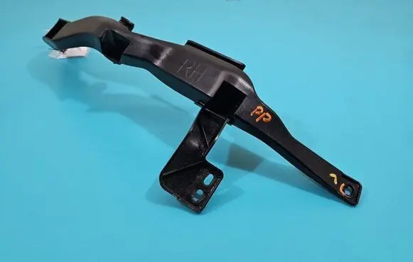 Front bumper mounting bracket