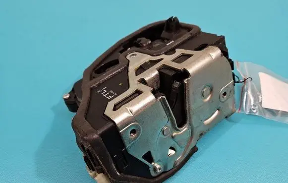 BMW 3 E90 E91 Front door lock 7059967 IMPRK1446440