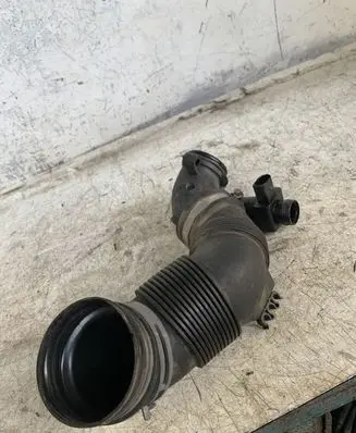 Volkswagen Golf VII Air intake duct part