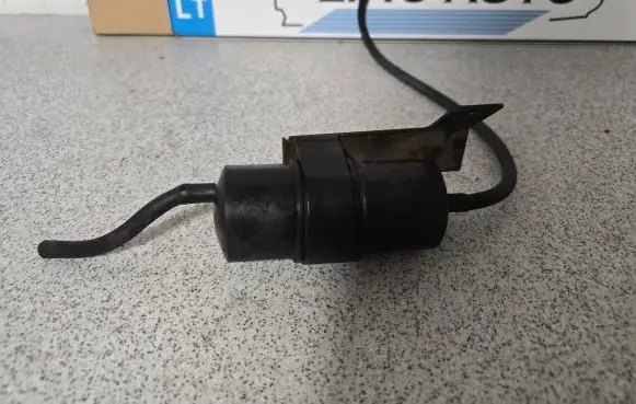BMW 7 E38 Vacuum air tank 1312762
