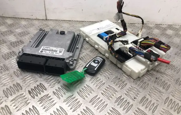 BMW 3 F30 F35 F31 Engine ECU kit and lock set 8582802 030215936 0281031329