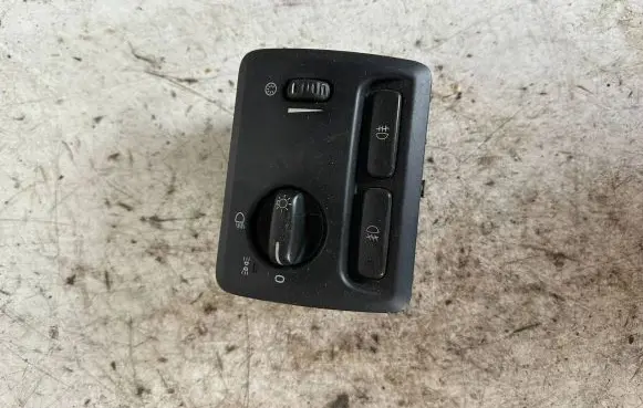 Volvo V70 Light switch 30739312