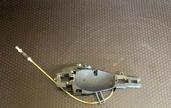 BMW X1 E84 Front door exterior handle/bracket 242681
