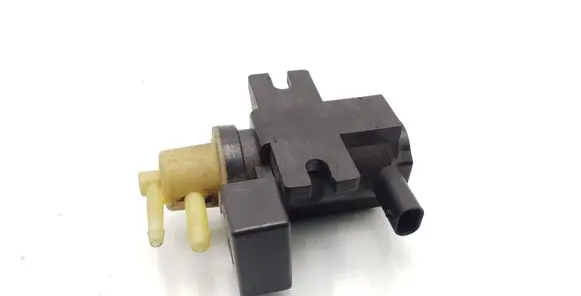 Mercedes-Benz B W245 Turbo solenoid valve A0061536628 08T205 70078202