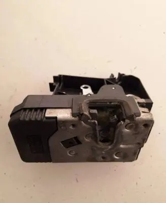 Opel Vivaro Coupe door lock (next to the handle) 91166228