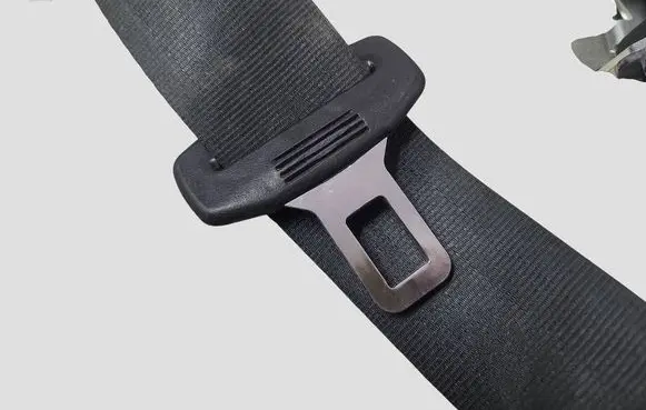 Volkswagen Golf V Rear seatbelt 1K9857805