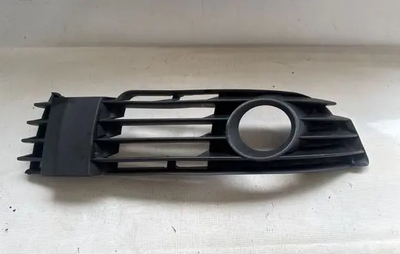 Volkswagen PASSAT B5.5 Front bumper lower grill 3B0853666L