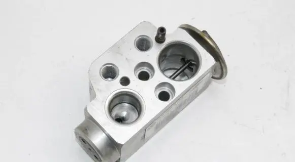 Audi Q7 4L Air conditioning (A/C) expansion valve 7L0820679D
