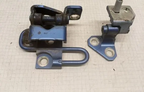 Volkswagen Golf V Rear door hinge set 1K4833412K