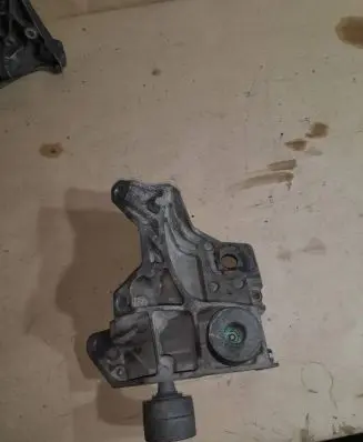 Volvo S80 Engine mounting bracket 6G926P096