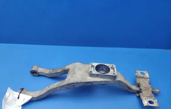 Lexus IS 220D-250-350 Gear shift cable bracket 