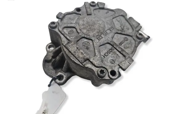 Volkswagen PASSAT CC Vacuum pump 03L145100F