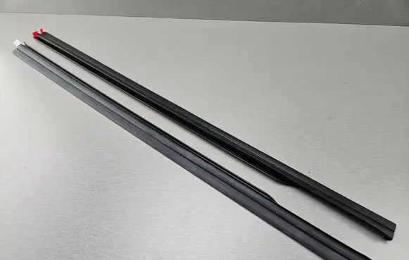BMW 3 E46 Rear side glass trim 8194741 8194742 51368194741
