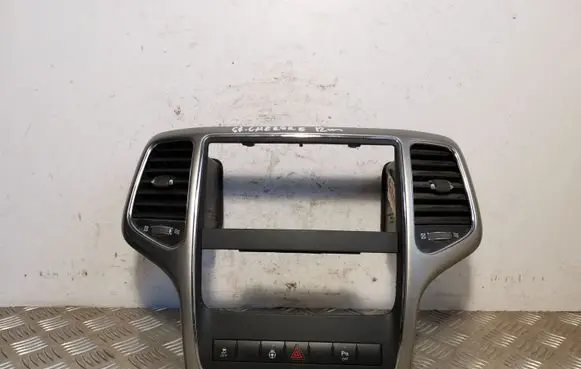 Jeep Grand Cherokee Radio/GPS head unit trim 