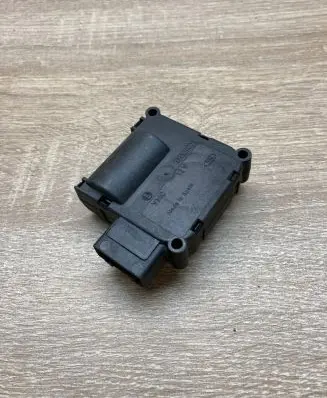 Audi A8 S8 D3 4E Air flap motor/actuator 4F0820511A