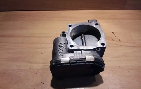 Volkswagen Phaeton Throttle valve 07C133062