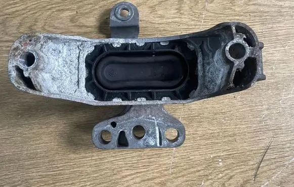 Engine mount bracket