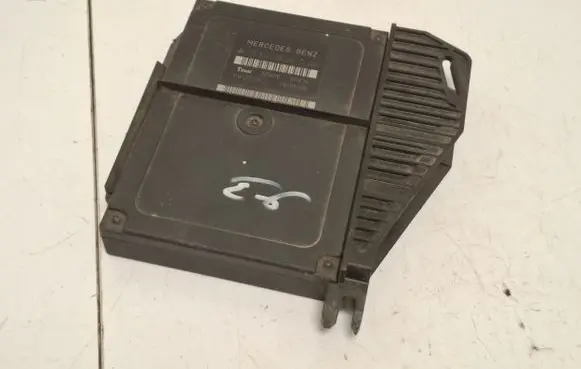 Mercedes-Benz E W210 Comfort/convenience module 2108203826 A2108203826