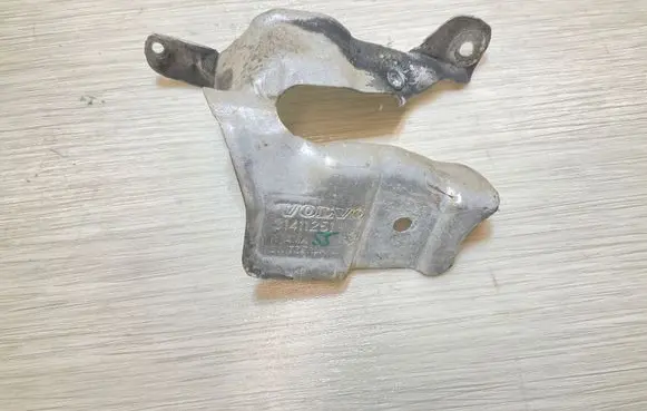 Volvo XC90 Heat shield in engine bay 31411251