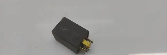 Volkswagen PASSAT B4 Window wiper relay 431955531
