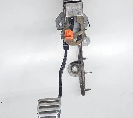 Nissan Qashqai Brake pedal E001046X11