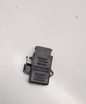 Volkswagen PASSAT B6 Seat heating relay 1K0959772