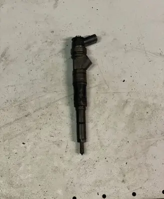 BMW 5 E60 E61 Fuel injector 7794652