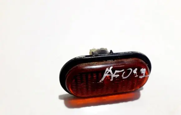Renault Scenic I Front fender indicator light 7700847333