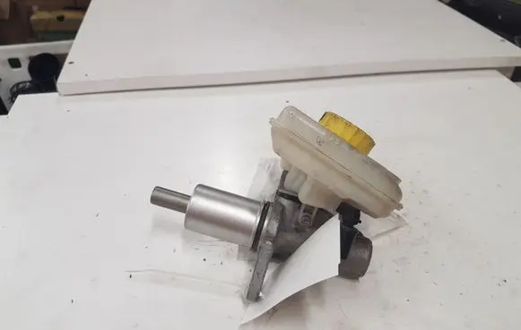 Audi A6 S6 C6 4F Master brake cylinder