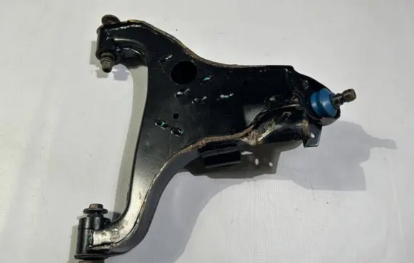 Nissan Titan Front lower control arm/wishbone 2511865