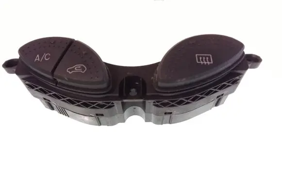 Ford Focus Windscreen/window heater switch YS4T19A945BA