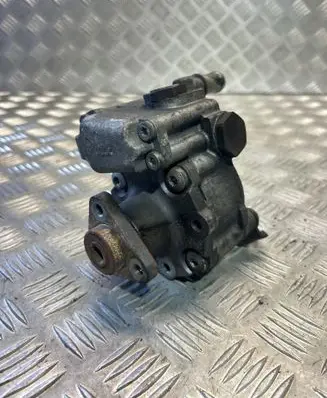 BMW 5 E60 E61 Power steering pump 6780848