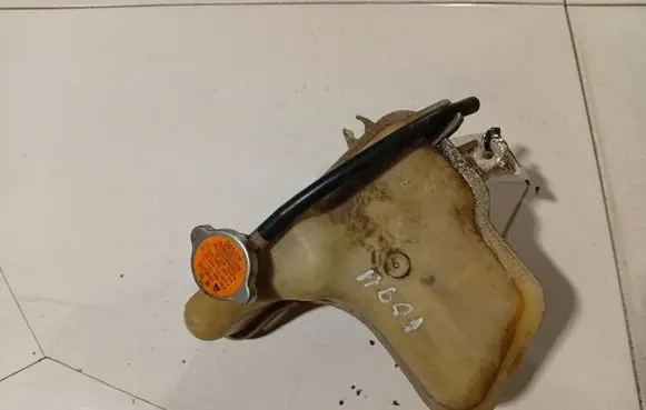 Peugeot 4007 Coolant expansion tank/reservoir