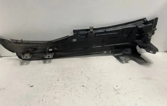 Fender mounting bracket