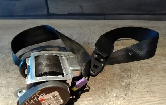 Audi A6 S6 C6 4F Front seatbelt